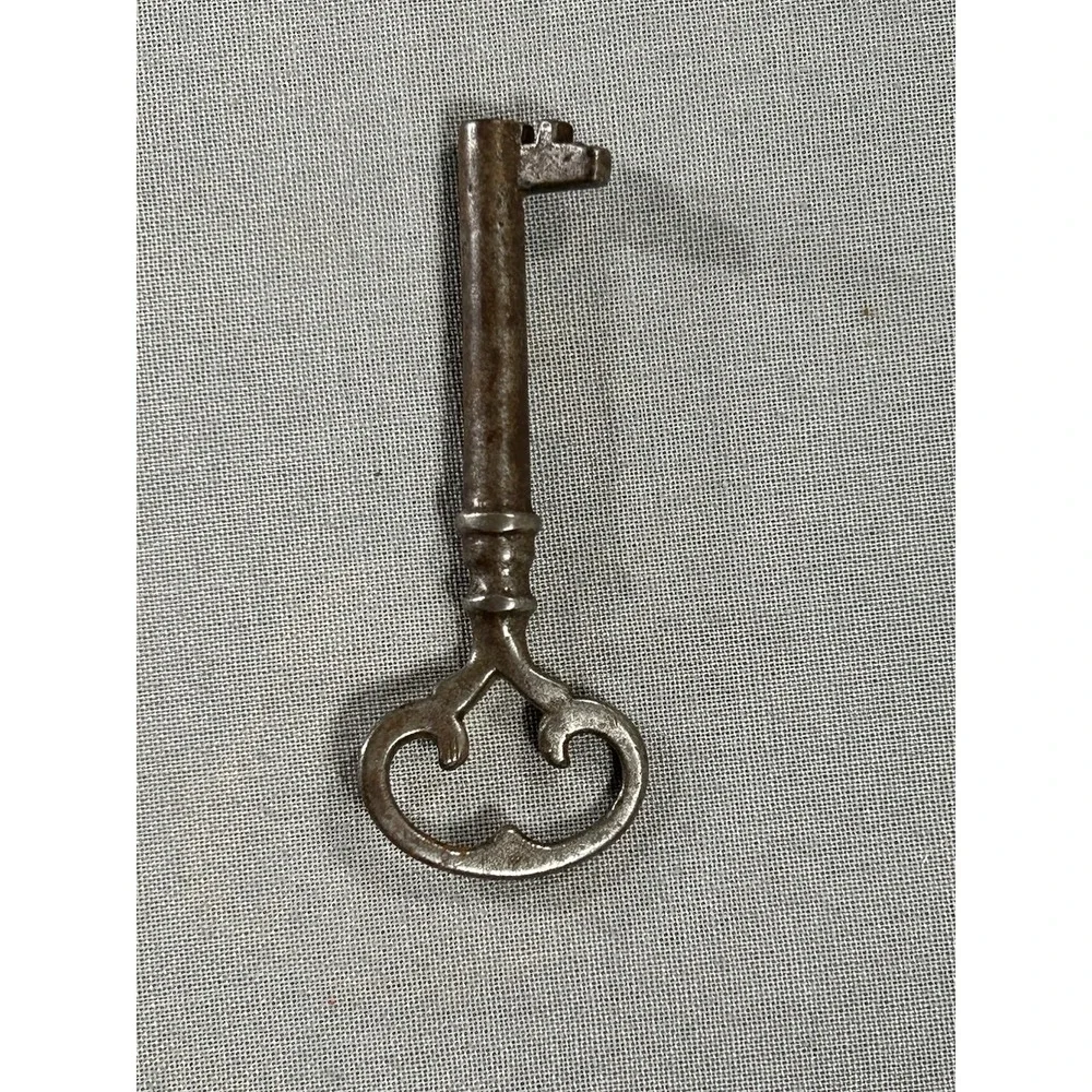 N/A vintage skeleton